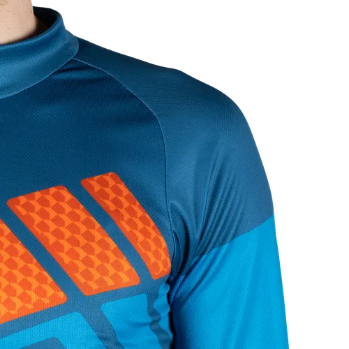 Long Sleeve Raglan Cut