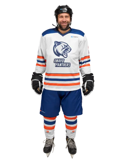 The model is 175 cm  and is wearing a size L