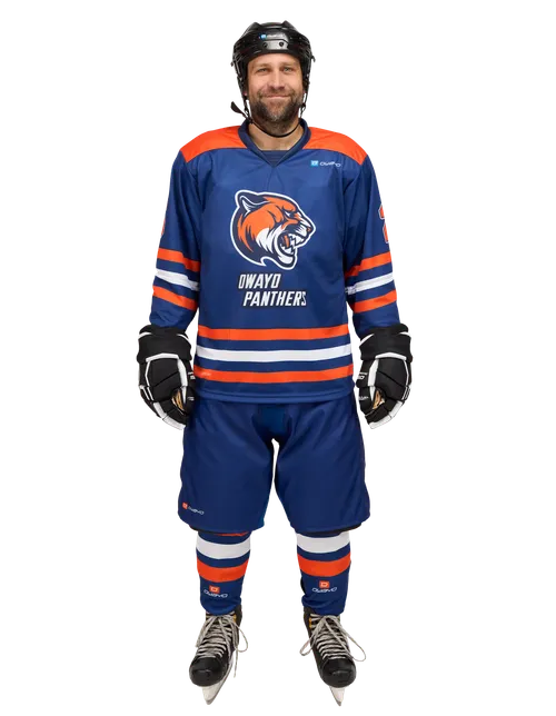 The model is 175 cm  and is wearing a size L