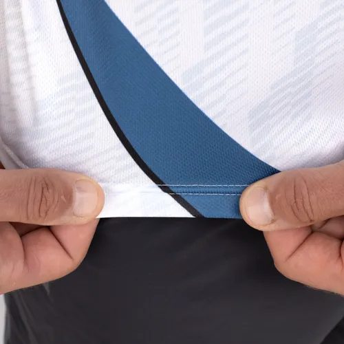 Elastic Seams